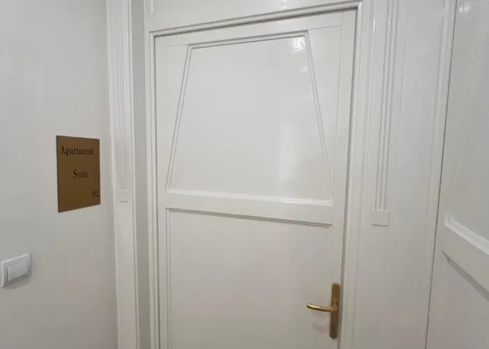 Hidden Gem Next Synagouge - B *