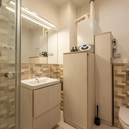 Hidden Gem Next Synagouge - B *